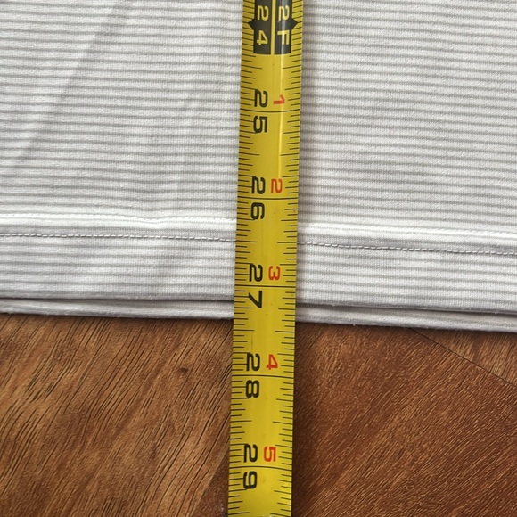 BNWOT Under Armor light gray striped loose heat gear 1/4 zip top - Picture 9 of 13